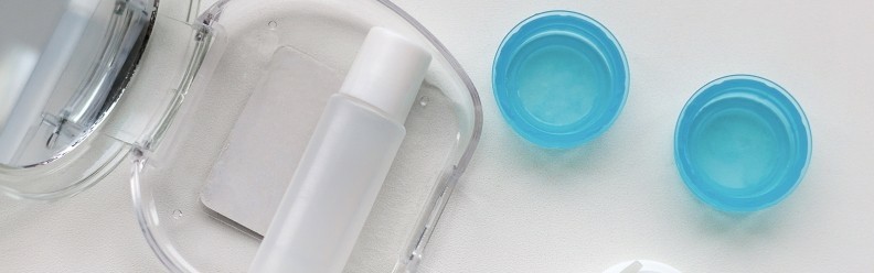 How to clean a contact lens case